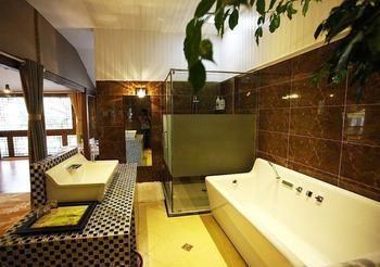 Nobles Living Castle Hotel Lijiang  Esterno foto