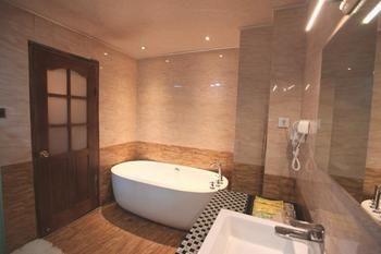 Nobles Living Castle Hotel Lijiang  Esterno foto
